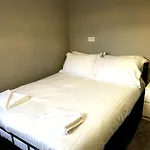 Southampton Central Apartment - 5 Double Beds, 5 Bedrooms, 2 Bathrooms - Large Bedrooms - Perfect For Contractors, Large Groups Of Friends, Families